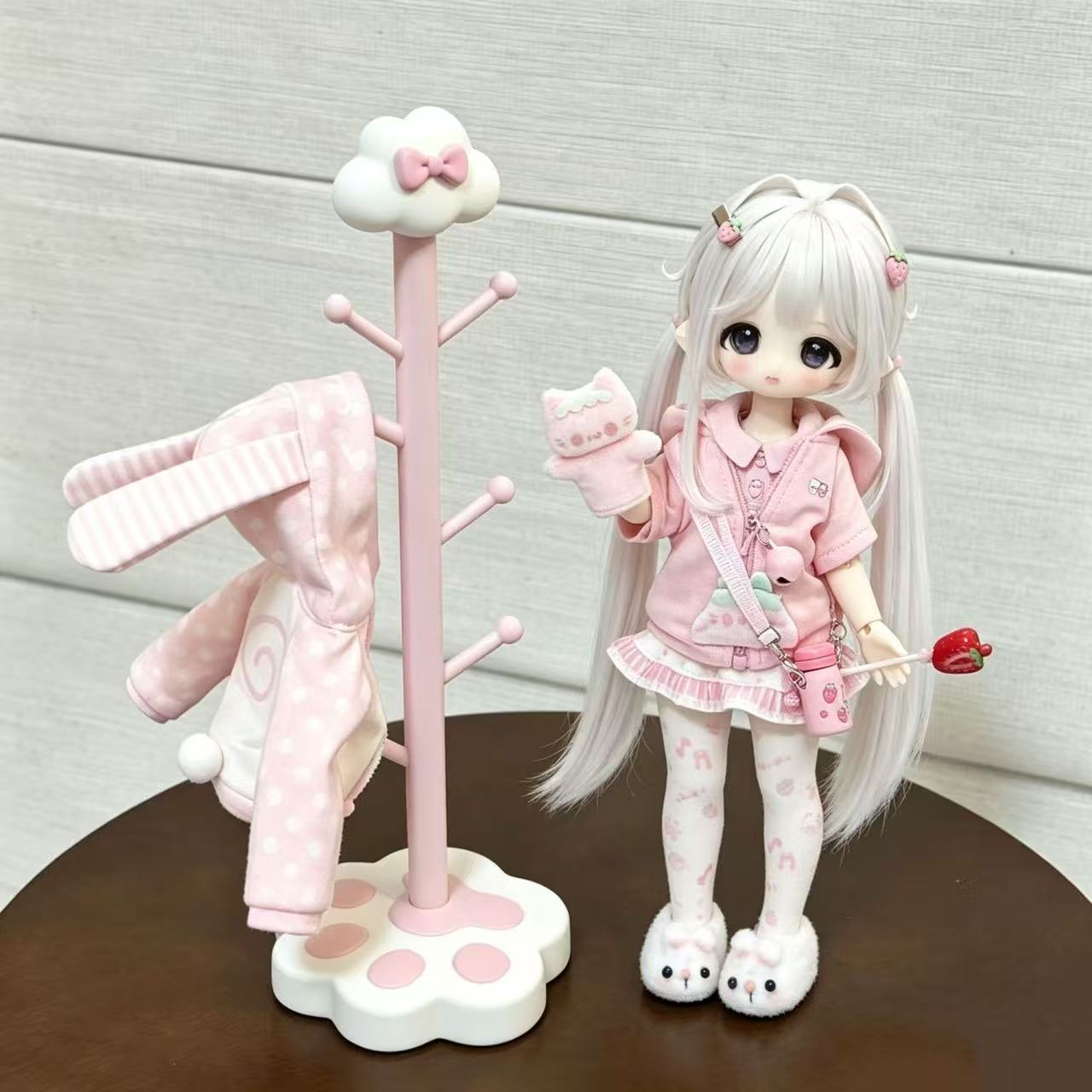 Korean Lifestyle & Kids Boutique - Uroczy stojący wieszak na ubrania w